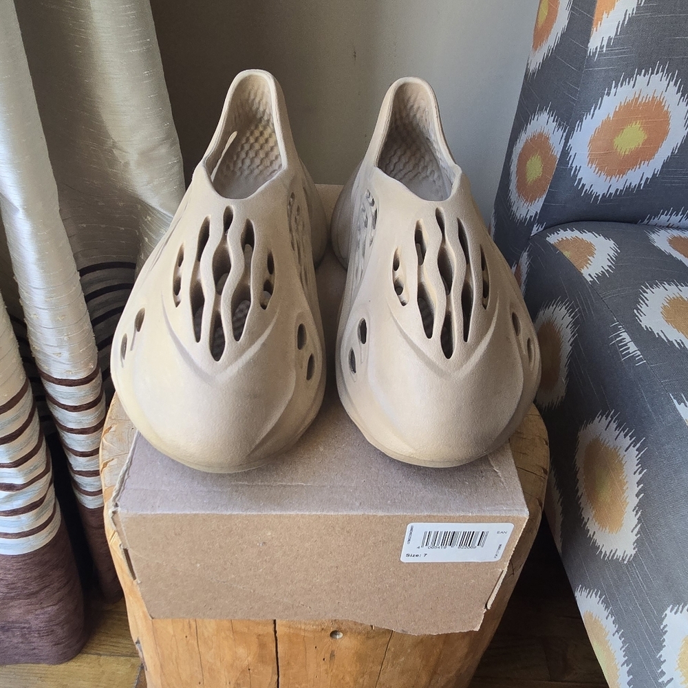 Yeezy Foam Runner Ochre Size 7